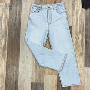 Levi's Women's rib cage Straight ankle Jeans in Light Wash